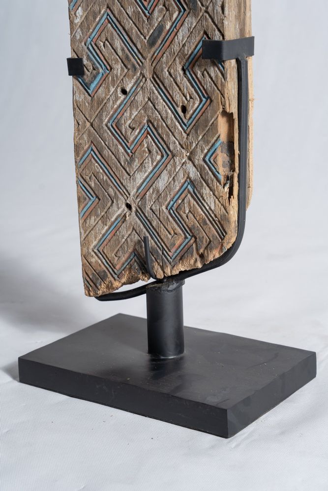 Sculptures, statuettes and miniatures - Indonesian construction element in carved wood mounted on a base from the island of Sulawesi (Toraja) (top left notch) - OFFICE OBJETS