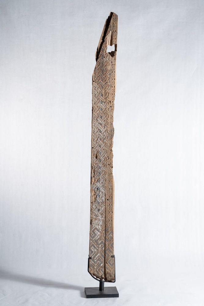 Sculptures, statuettes and miniatures - Indonesian construction element in carved wood mounted on a base from the island of Sulawesi (Toraja) (high openwork) - OFFICE OBJETS