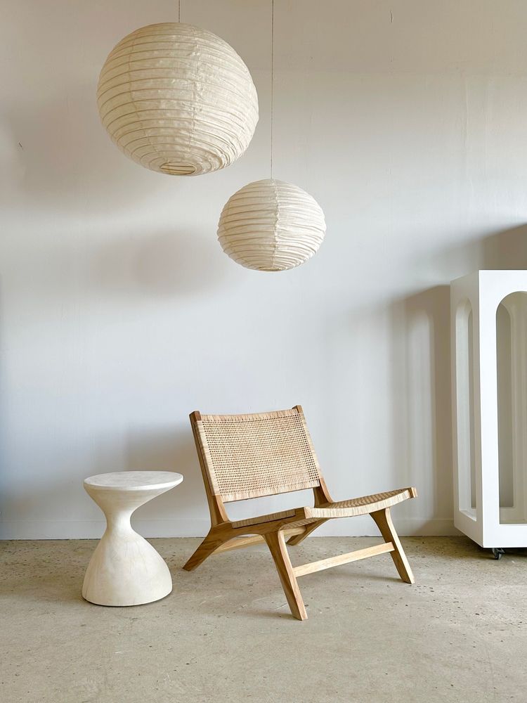 Fauteuils - Fauteuil incliné en bois naturel et rotin tressé - OFFICE OBJETS