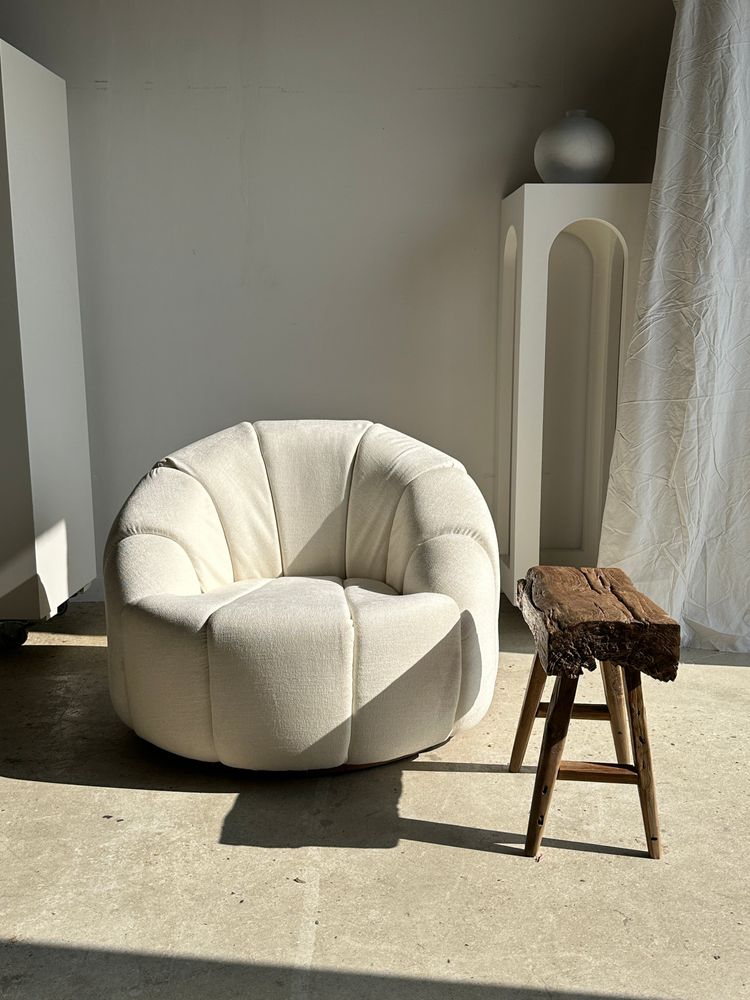 Fauteuils - Grand fauteuil blanc de repos de forme circulaire, garniture tissus blanc - OFFICE OBJETS