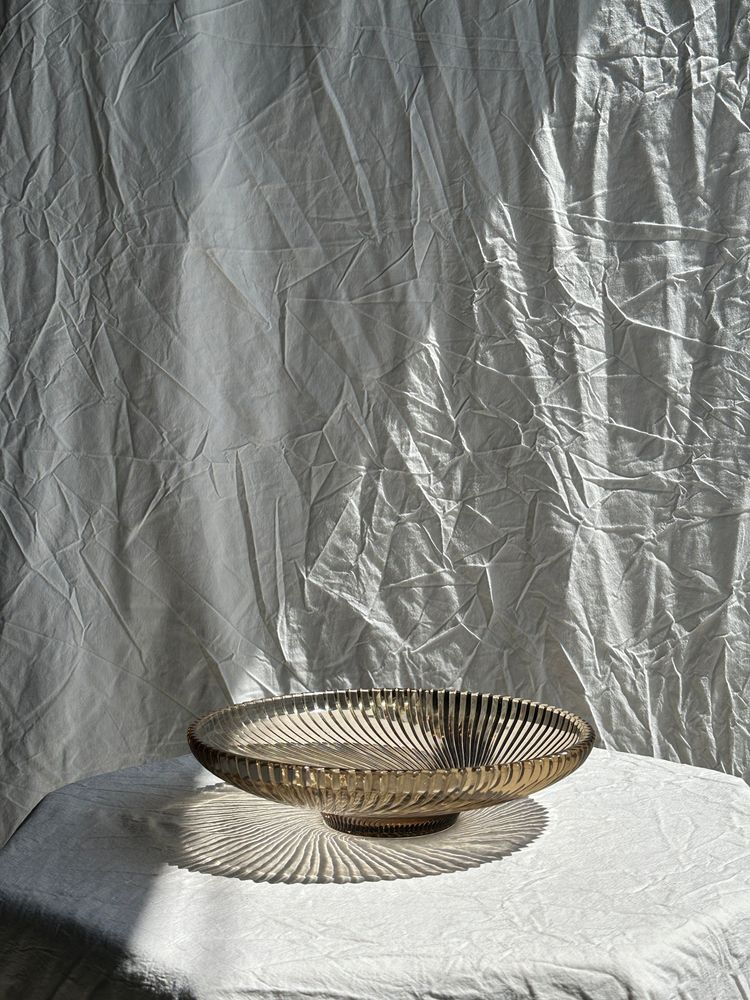 Plats et saladiers - Grande coupe en verre fumé strié Marque France - OFFICE OBJETS