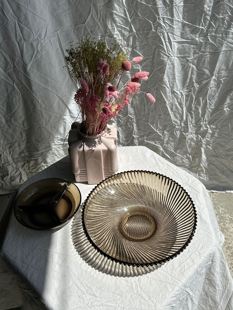 Plats et saladiers - Grande coupe en verre fumé strié Marque France - OFFICE OBJETS