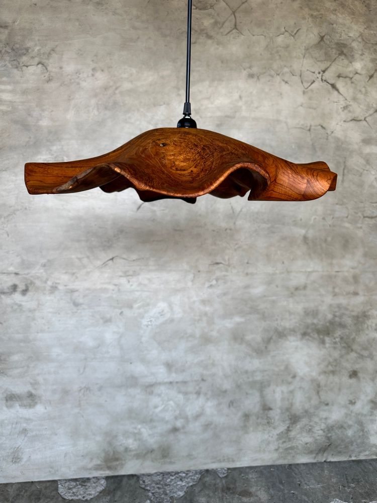 Suspensions - Grande suspension en feuille de teck ondulée (Large D:60 H:20) - OFFICE OBJETS