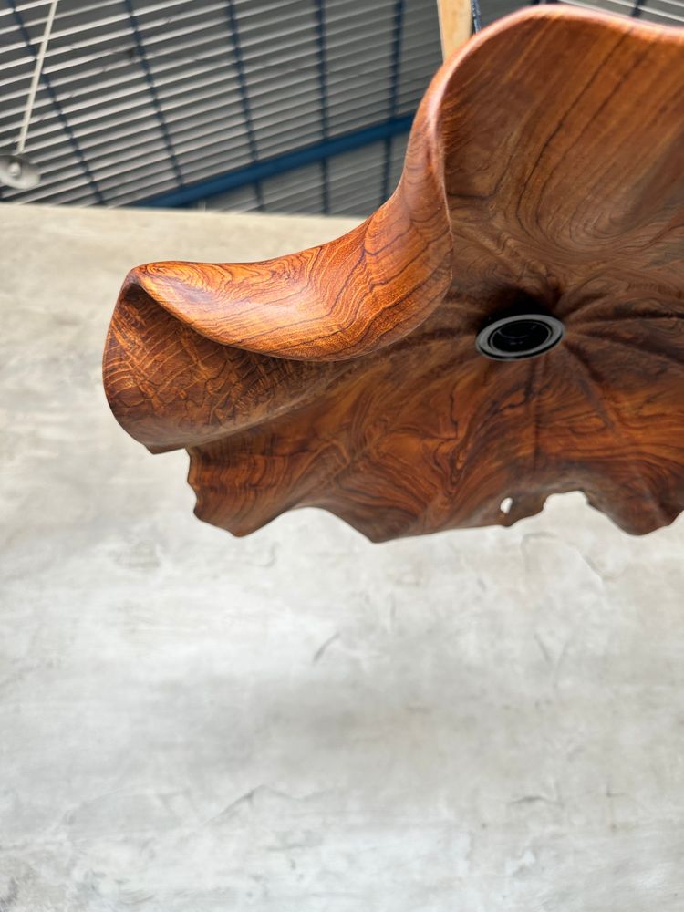 Suspensions - Grande suspension en feuille de teck ondulée (Large D:60 H:20) - OFFICE OBJETS