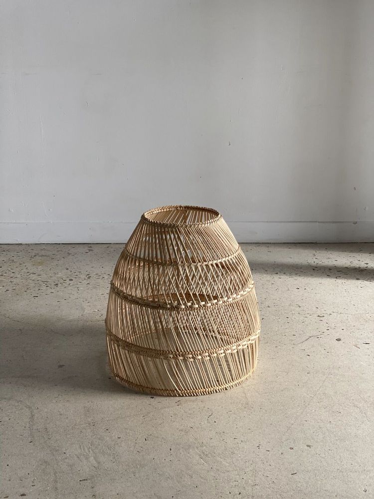 Suspensions - Grande suspension ou abat-jour en rotin en forme de cloche - OFFICE OBJETS