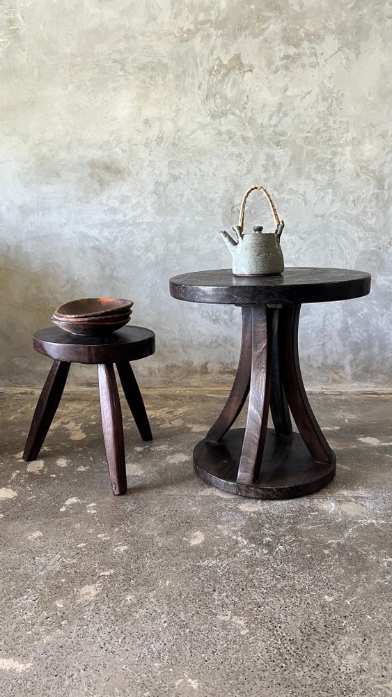 Other tables - Circular tripod pedestal table with central base, coffee table 50x50x50 - OFFICE OBJETS