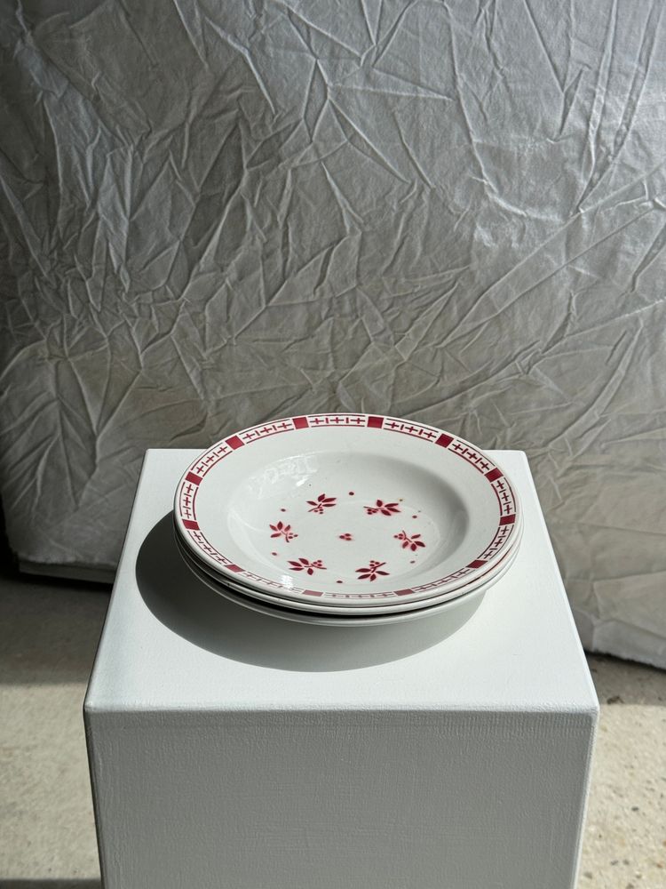 Everyday plates - Set of 3 red soup plates Sarreguemines and Digoin Dominique model - OFFICE OBJETS