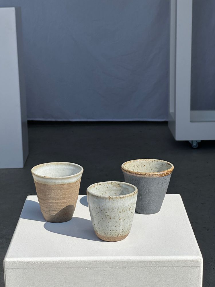 Tasses et mugs - Lot de 3 tasses / mug en céramique indonésienne (noir, mat brun & glacé moucheté) - OFFICE OBJETS