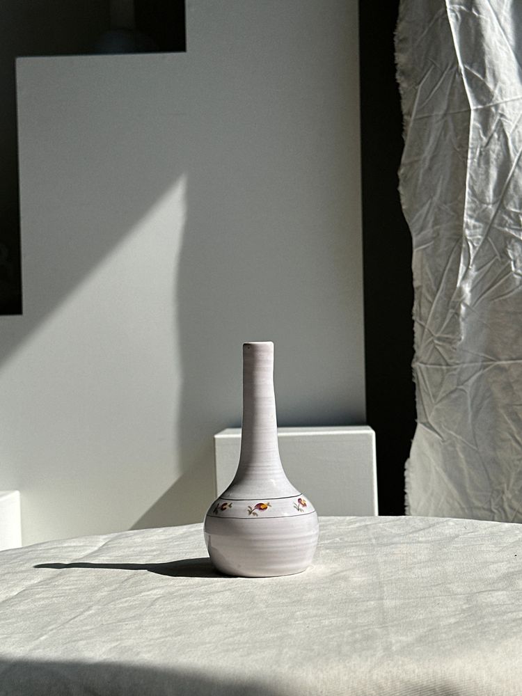 Vases - Mini vase soliflore en faïence à motifs de fleurs roses - OFFICE OBJETS