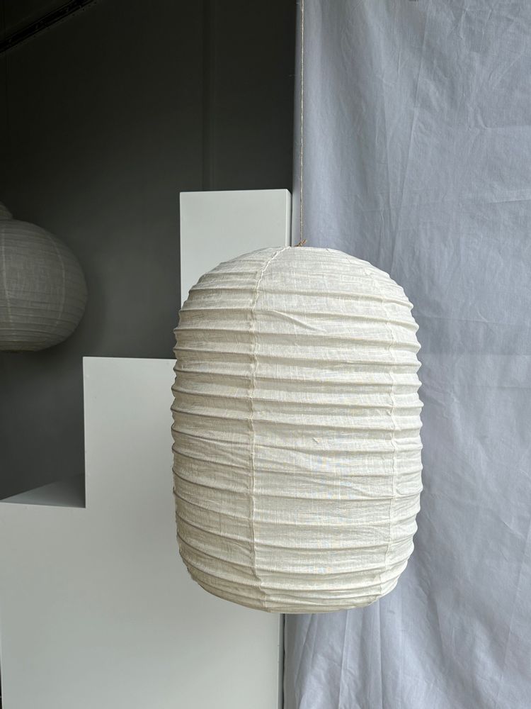 Suspensions - Moyenne suspension en rotin et lin naturel japonisante en forme de lanterne H60 D45 - OFFICE OBJETS
