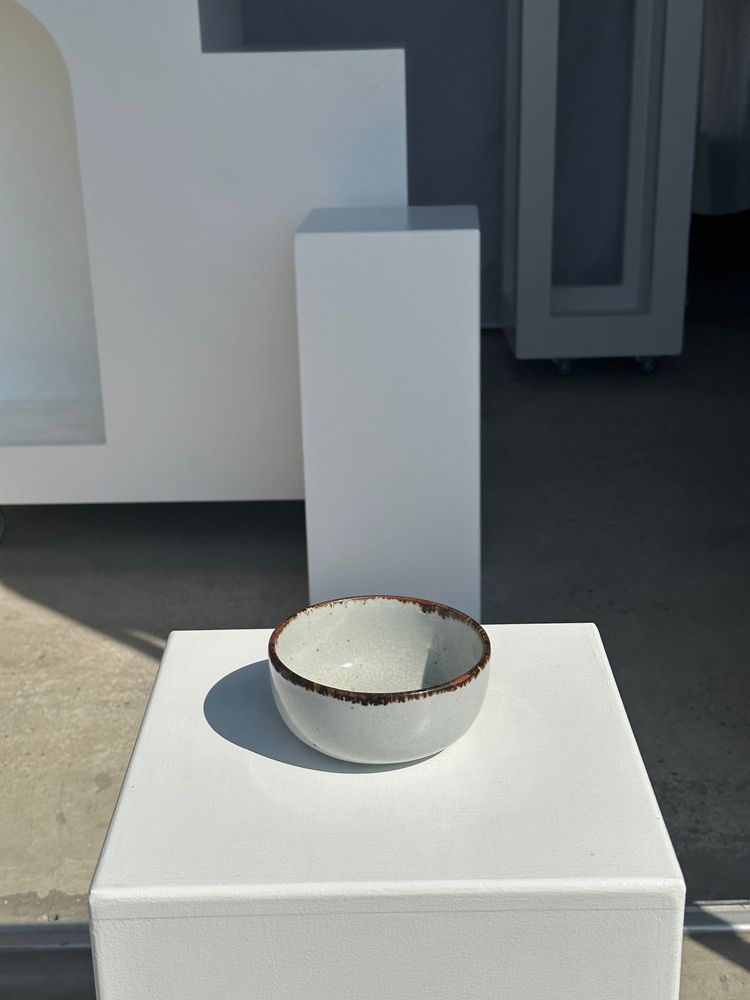 Bowls - Small white glazed ceramic bowl with black edges - OFFICE OBJETS