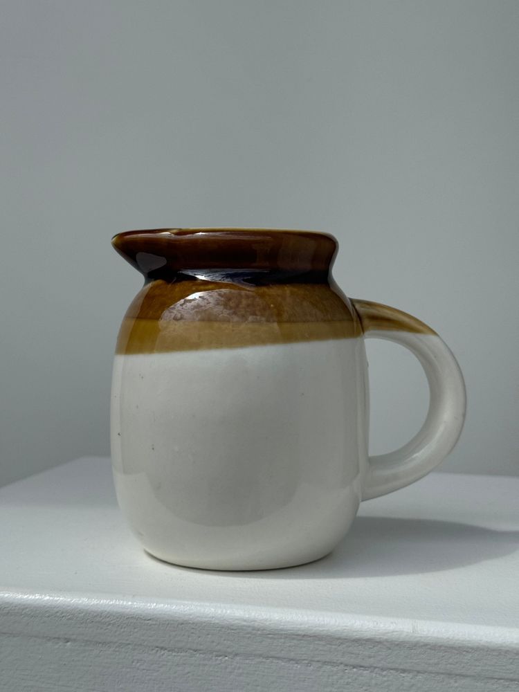 Carafes - Petit pichet bicolore blanc et marron Made in China - OFFICE OBJETS
