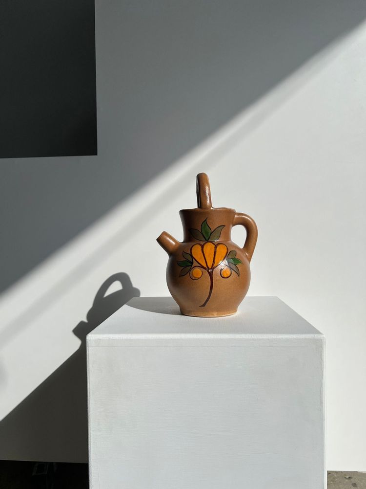 Carafes - Petit pichet boule en grès à motifs floraux marron - OFFICE OBJETS