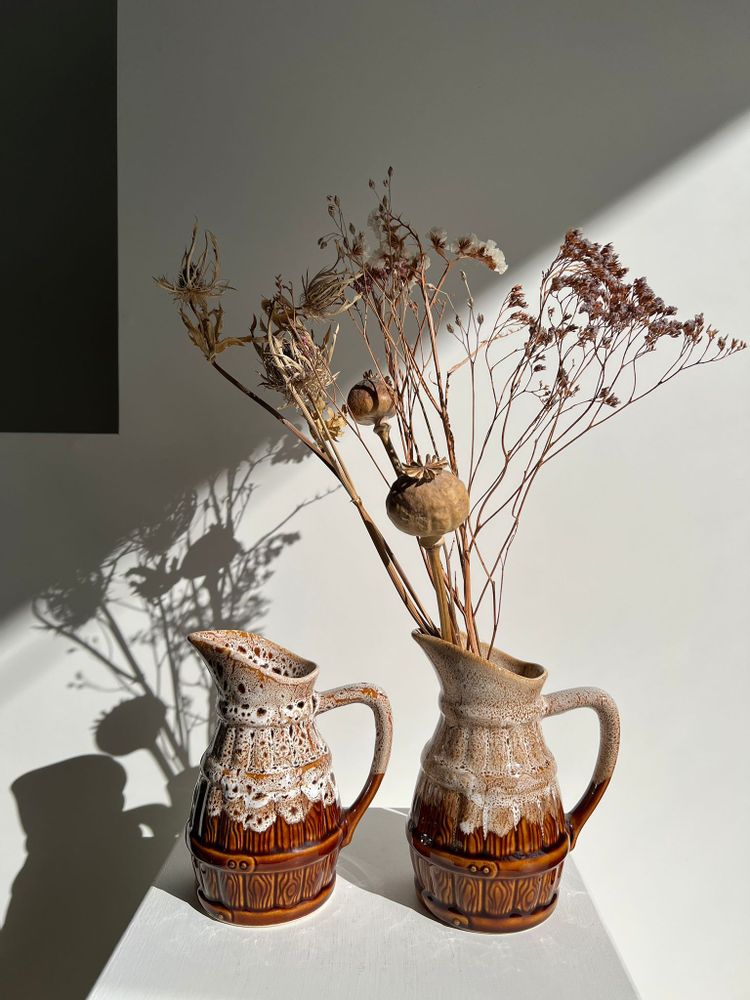Carafes - Small pitcher with beer barrel decor (1) - OFFICE OBJETS