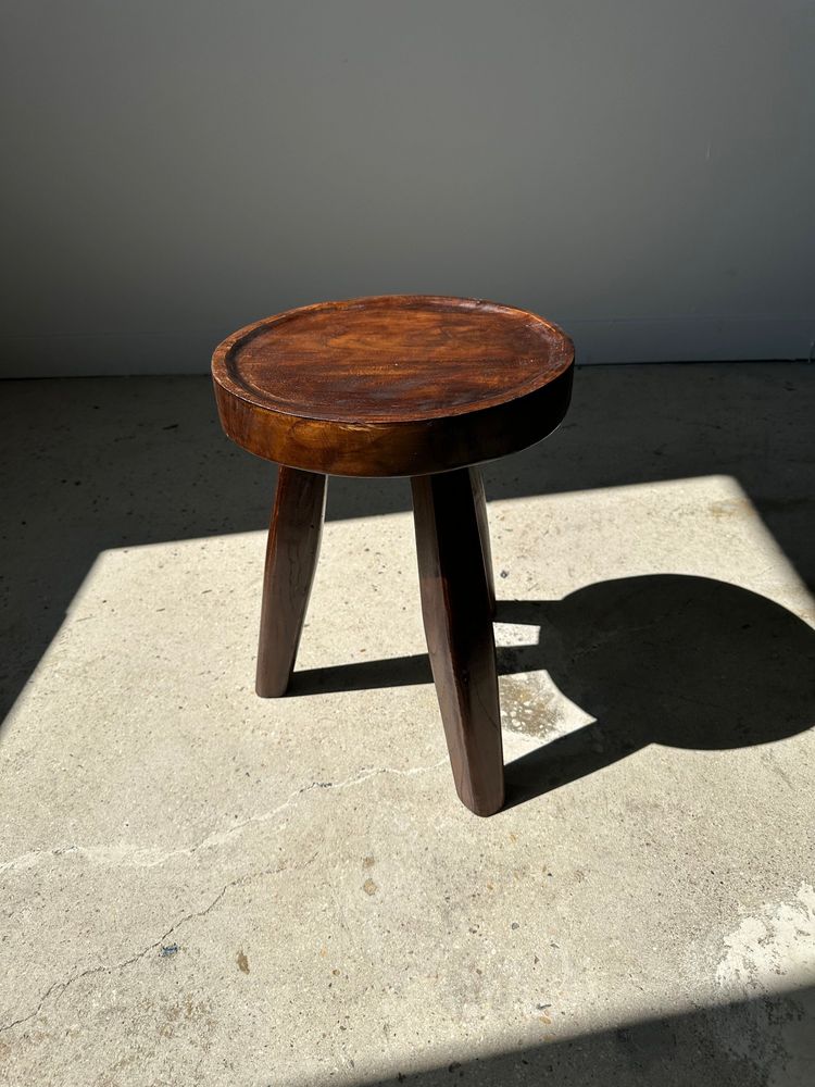 Tabourets - Petit tabouret en bois massif brun assise circulaire creusée H:40cm - OFFICE OBJETS