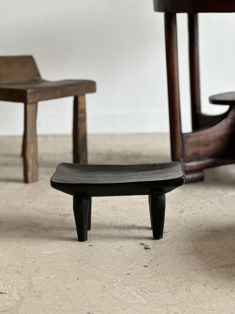 Tabourets - Petit tabouret quadripode monoxyle en manguier noir - OFFICE OBJETS