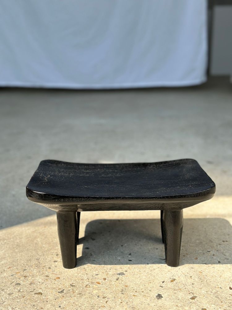 Tabourets - Petit tabouret quadripode monoxyle en manguier noir - OFFICE OBJETS