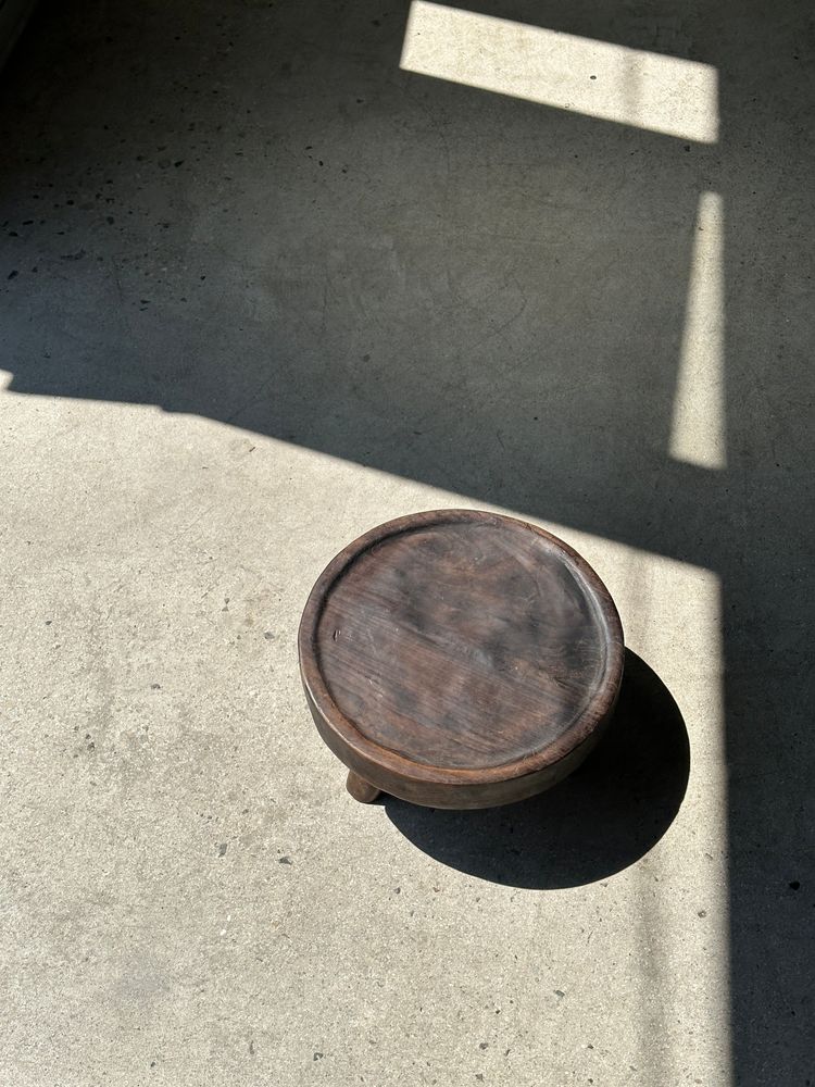 Tabourets - Petit tabouret tripode bas en teck upcyclé brun foncé D:30 H:15 - OFFICE OBJETS