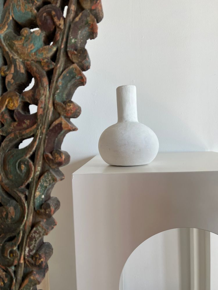 Vases - Small handcrafted drop soliflore vase in terracotta painted white H:20 D:15 - OFFICE OBJETS