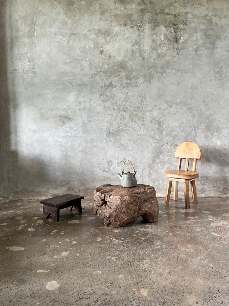 Tables basses - Petite table basse circulaire en teck massif monoxyle organique D:47 H:25 - OFFICE OBJETS