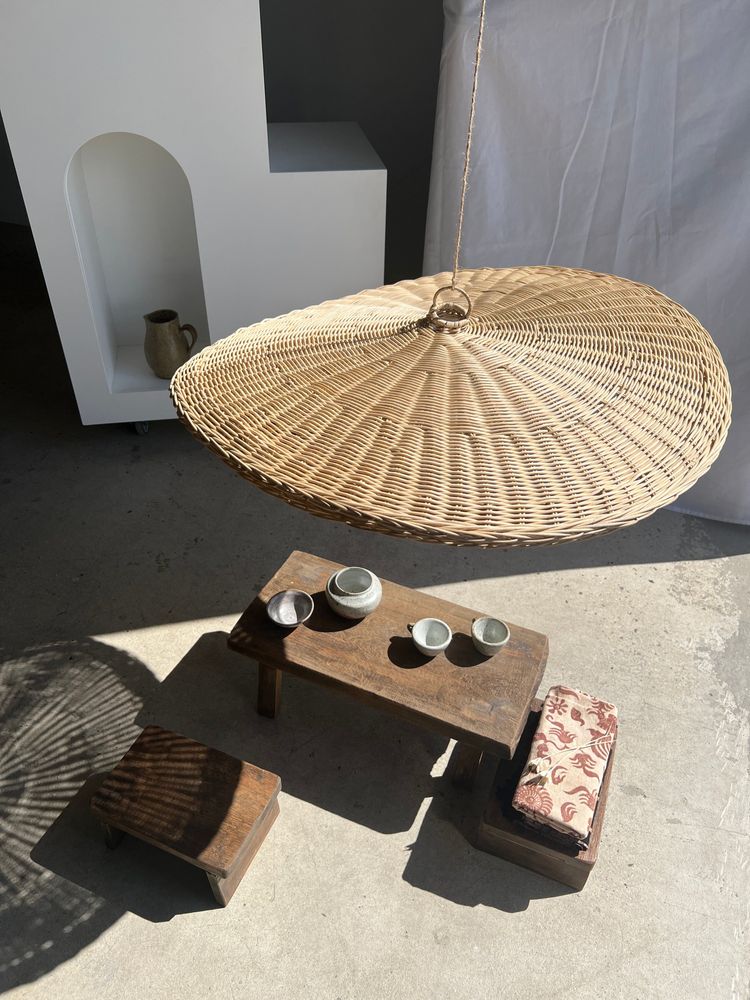 Suspensions - Suspension ou abat-jour en rotin en forme de plateau circulaire ondulant tressé D:80 - OFFICE OBJETS