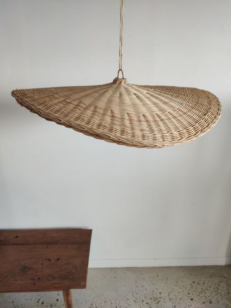 Suspensions - Suspension ou abat-jour en rotin en forme de plateau circulaire ondulant tressé D:80 - OFFICE OBJETS