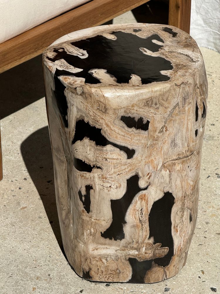 Autres tables  - Table d'appoint en bois pétrifié blanche cœur noir (réseau) H:40 D:20 - OFFICE OBJETS