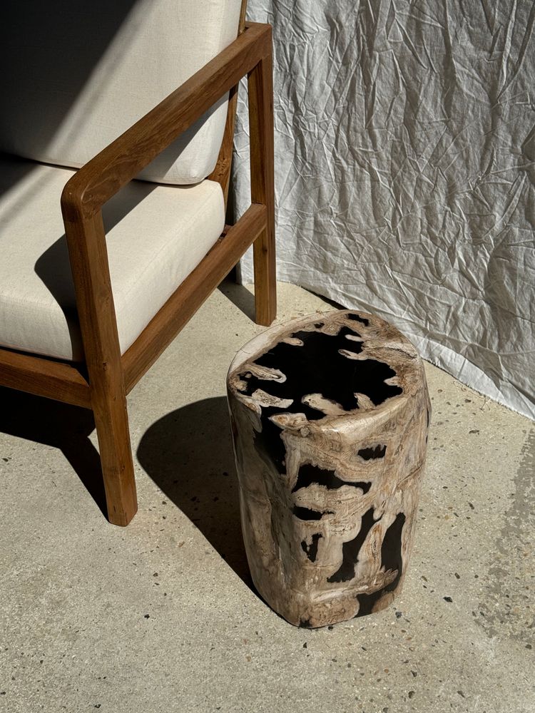 Autres tables  - Table d'appoint en bois pétrifié blanche cœur noir (réseau) H:40 D:20 - OFFICE OBJETS