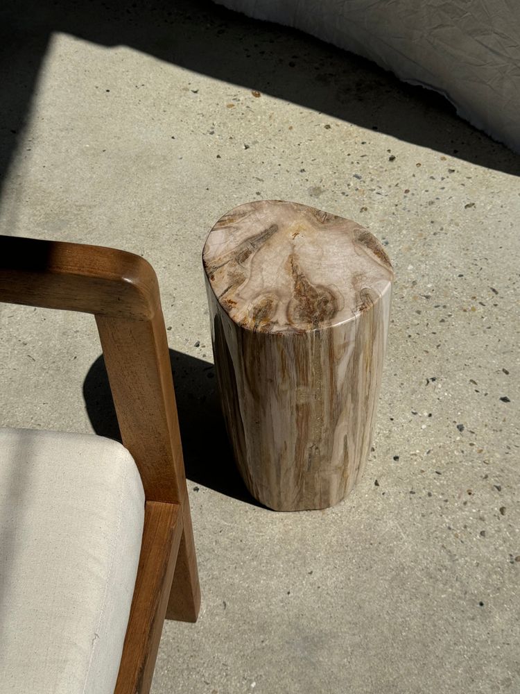Autres tables  - Table d'appoint en bois pétrifié ovale beige H:43 D: 25-38 - OFFICE OBJETS