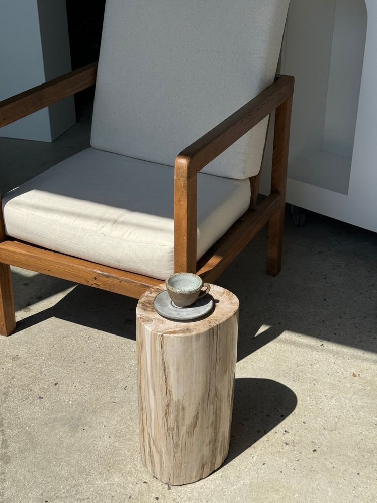 Autres tables  - Table d'appoint en bois pétrifié ovale beige H:43 D: 25-38 - OFFICE OBJETS