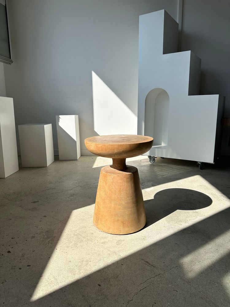 Tabourets - Table d'appoint, bout de canapé ou tabouret en manguier naturel monoxyle à plateau demi sphère H:51cm - OFFICE OBJETS