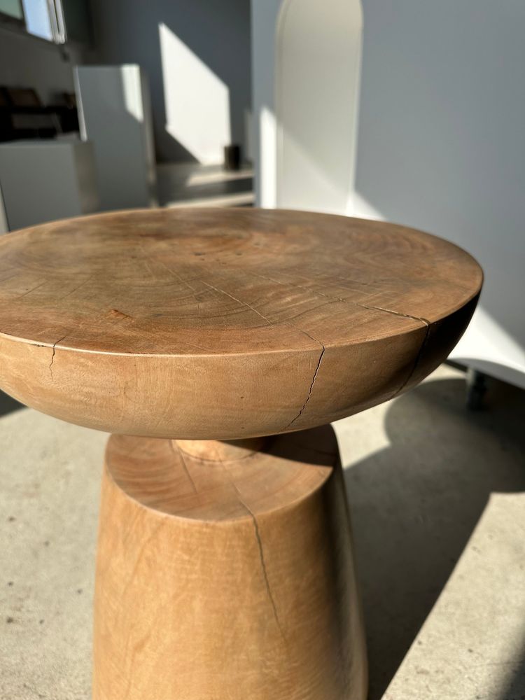 Tabourets - Table d'appoint, bout de canapé ou tabouret en manguier naturel monoxyle à plateau demi sphère H:51cm - OFFICE OBJETS