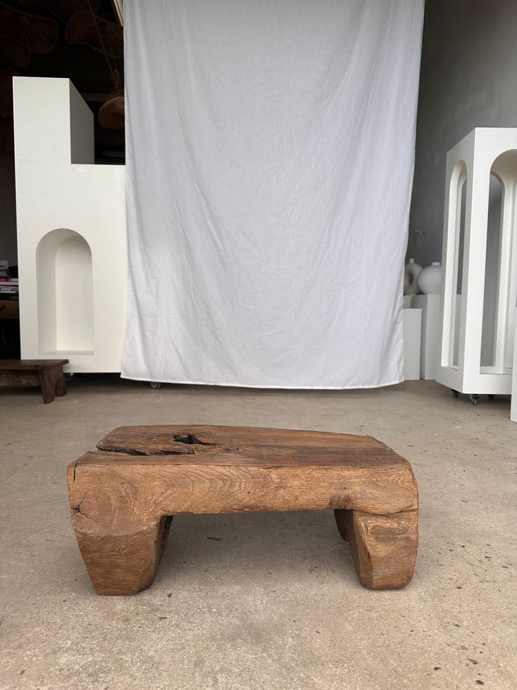 Tabourets - Tabouret en teck asiatique monoxyle brut organique piètement ajouré - OFFICE OBJETS