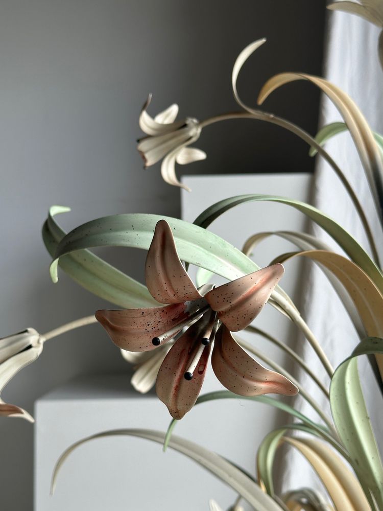 Suspensions - Très grand lustre motifs de fleurs blanc rose et vert Maison Masca D:1m10 H:1m - OFFICE OBJETS