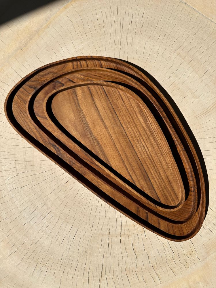 Platter and bowls - Trio of small rounded triangular-shaped trays or cups in monoxyl teak - OFFICE OBJETS
