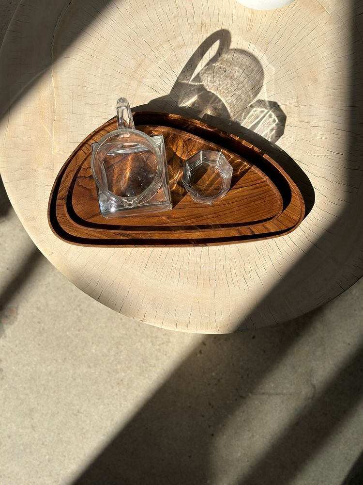 Platter and bowls - Trio of small rounded triangular-shaped trays or cups in monoxyl teak - OFFICE OBJETS