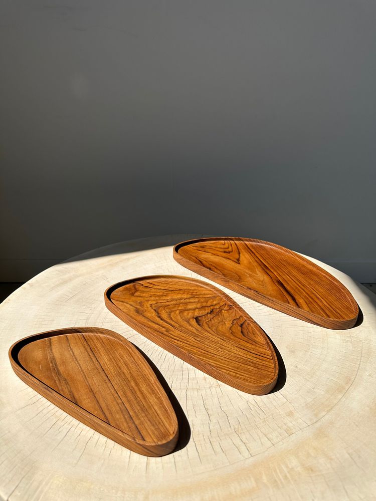 Platter and bowls - Trio of small rounded triangular-shaped trays or cups in monoxyl teak - OFFICE OBJETS