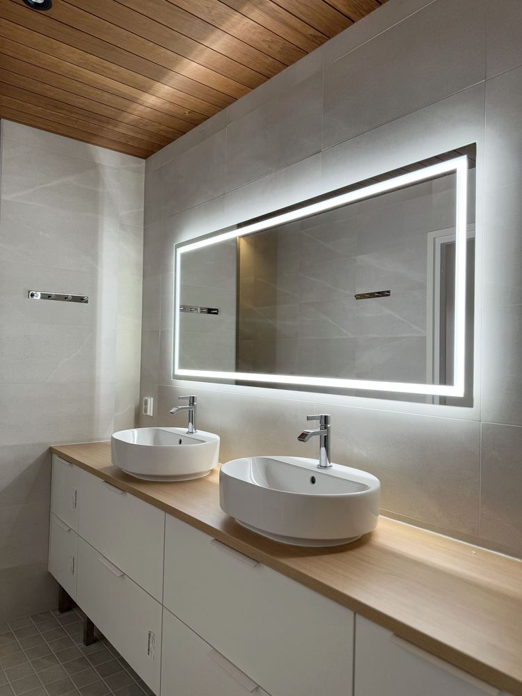 Miroirs pour salle de bain - Miroir LED, 4 bandes lumineuses (80x70cm) - SCANDINAVIAN GLASSFACTORY