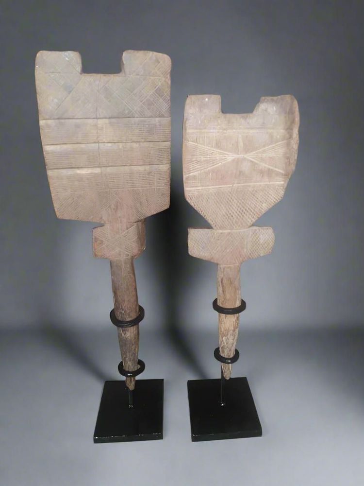 Unique pieces - Tuareg tent peg on a base, 20th century piece - QUINTESSENCE AFRICAINE