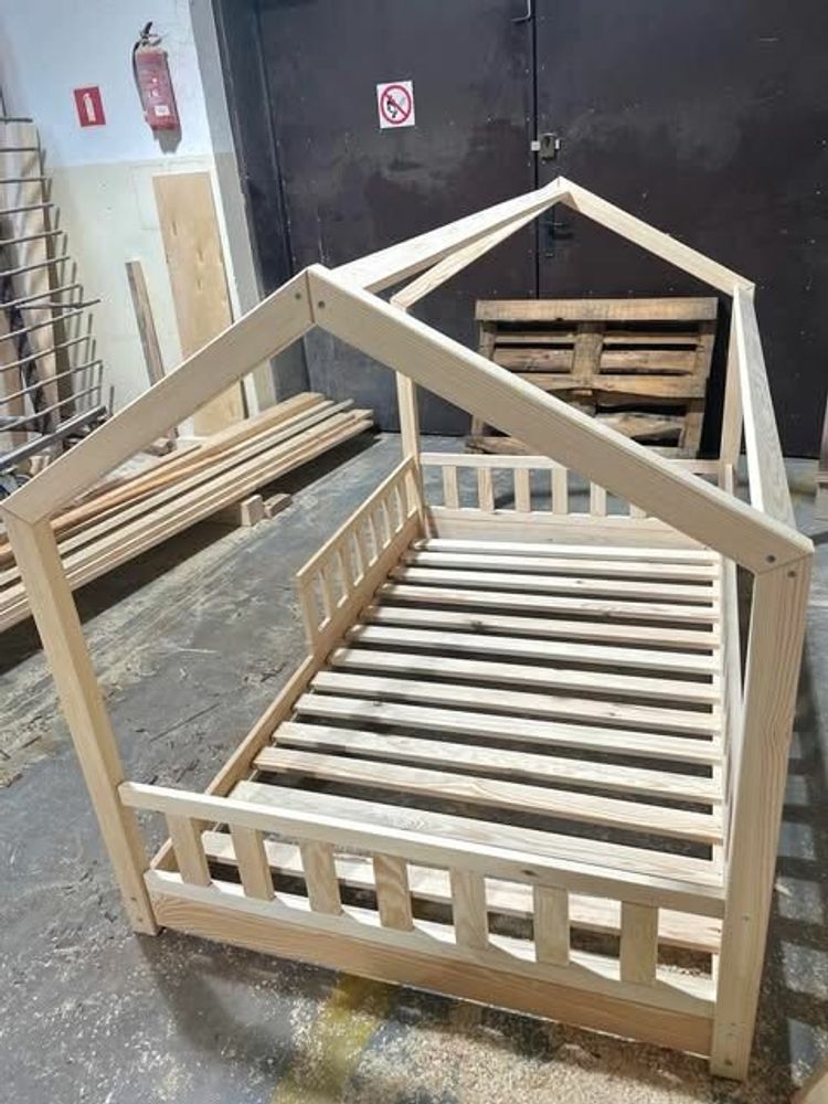 Lits - Lit Montessori House en bois. Lit de maison pour enfants. Style scandi - WELLDONE® DOBRE RZECZY