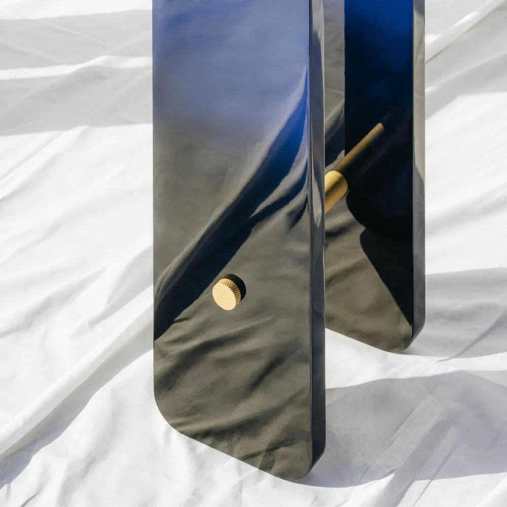 Console table - Ipanema Console in High Gloss Lacquered Wood and Brass Details - DUISTT