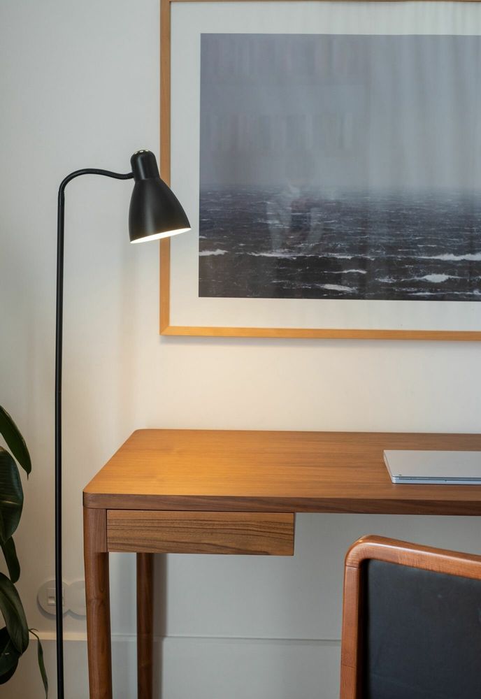 Desks - FRONT –  Minimalist Work Desk in Walnut Wood  160x80 - MOR