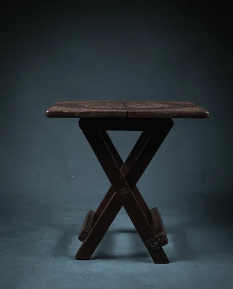 Decorative objects - Wooden and brass folding table from Ghana - QUINTESSENCE AFRICAINE