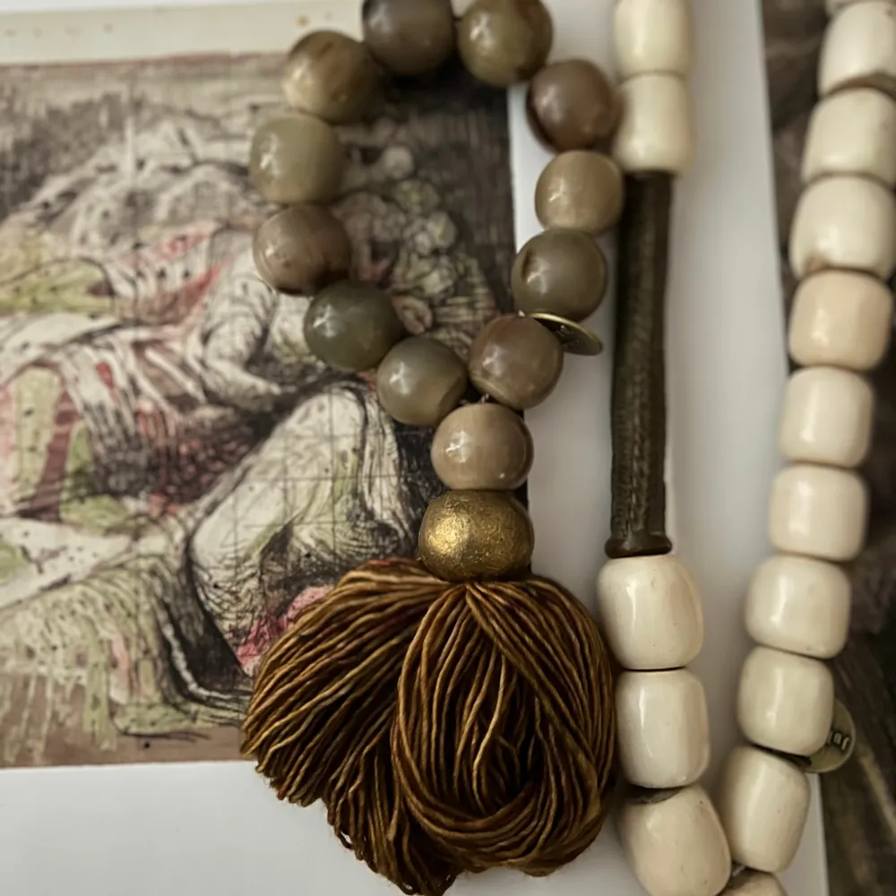 Objets de décoration - Prayer Bead Sculpture in Cow Horn - STUDIO JULIA ATLAS