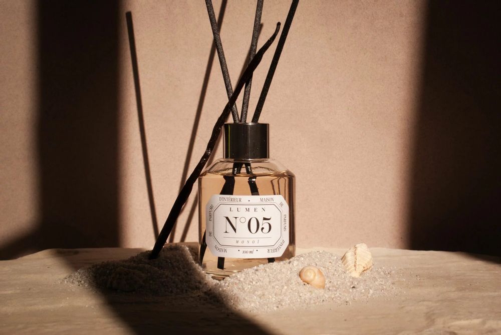 Diffuseurs de parfums - Diffuseur Naturel 100ml N°05 - Monoï Tropical - LUMEN • MAISON DE PARFUMS D'INTÉRIEUR