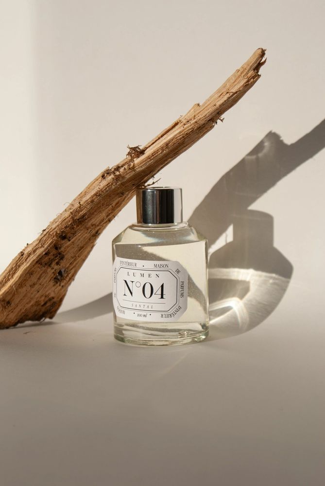 Diffuseurs de parfums - Diffuseur Naturel 100ml N°04 - Santal Envoûtant - LUMEN • MAISON DE PARFUMS D'INTÉRIEUR