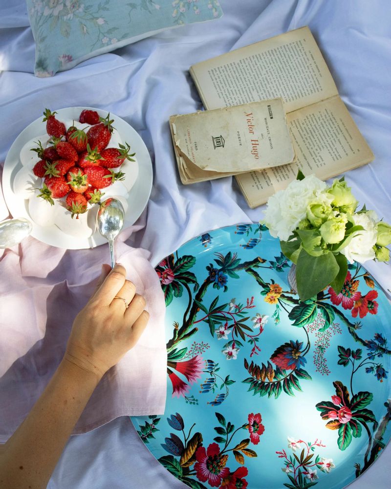 Trays - Round tray with island flowers - PARADISIO IMAGINARIUM