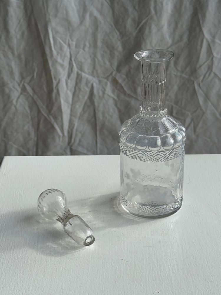 Accessoires à poser - Petit flacon en verre bouchon rond vintage H22,5 - OFFICE OBJETS