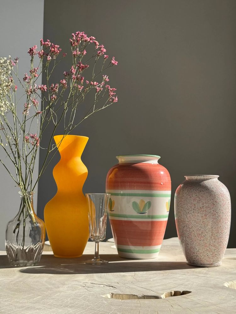 Vases - Grand vase vintage rose à motifs de fleurs stylisées jaunes et vertes H25 - OFFICE OBJETS