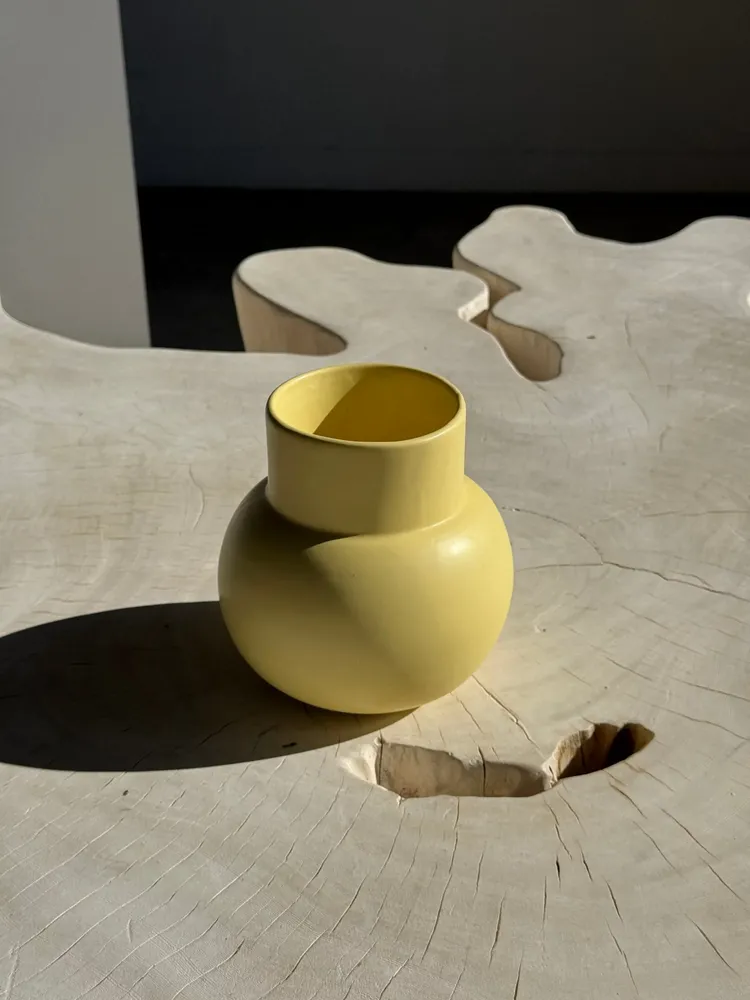 Vases - Petit vase boule jaune clair - OFFICE OBJETS